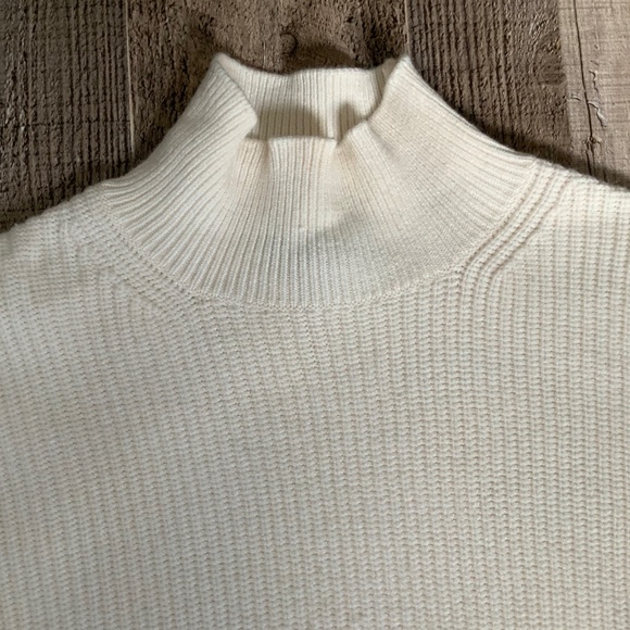 J Crew Ivory Fisherman’s Knit Ribbed Mock Turtleneck Cropped Sweater SZ S - Picture 4 of 10